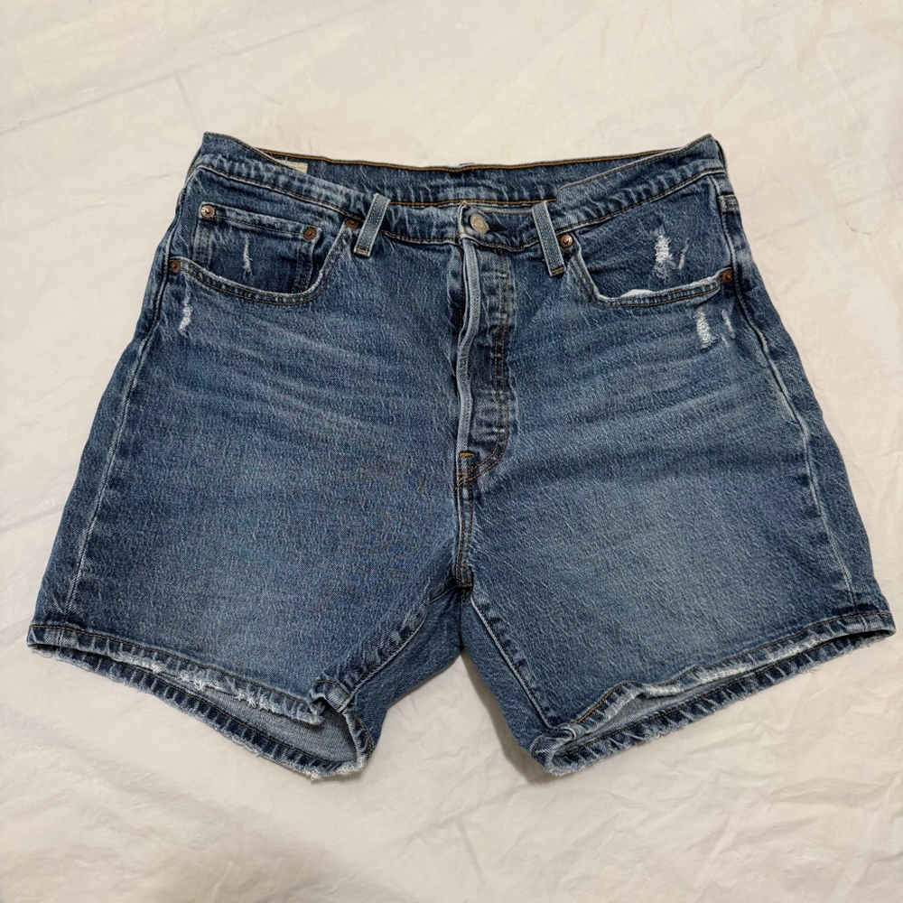 Levi’s Premium 501 Mid Thigh Women’s Shorts Waist Size 32